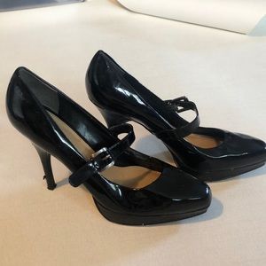 Black heels with strap